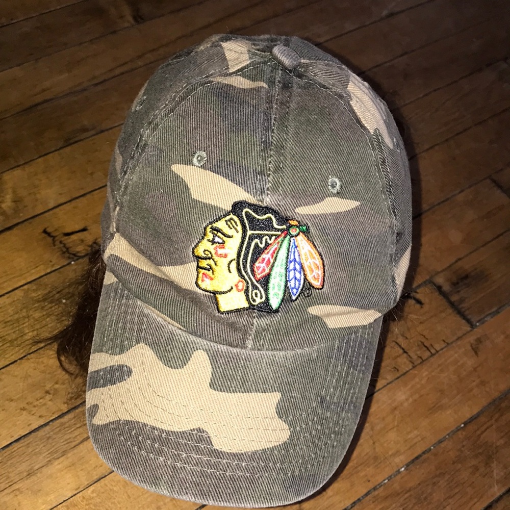 Chicago Blackhawks Camo Kids Baseball Cap with Colorful Feather Patch
